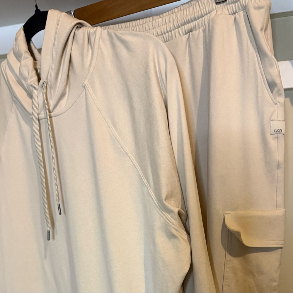 2pc✨Vuori Halo Hoodie & Boyfriend Cargo Jogger Medium LIKE NEW Soft! Retail $218 - Picture 3 of 15